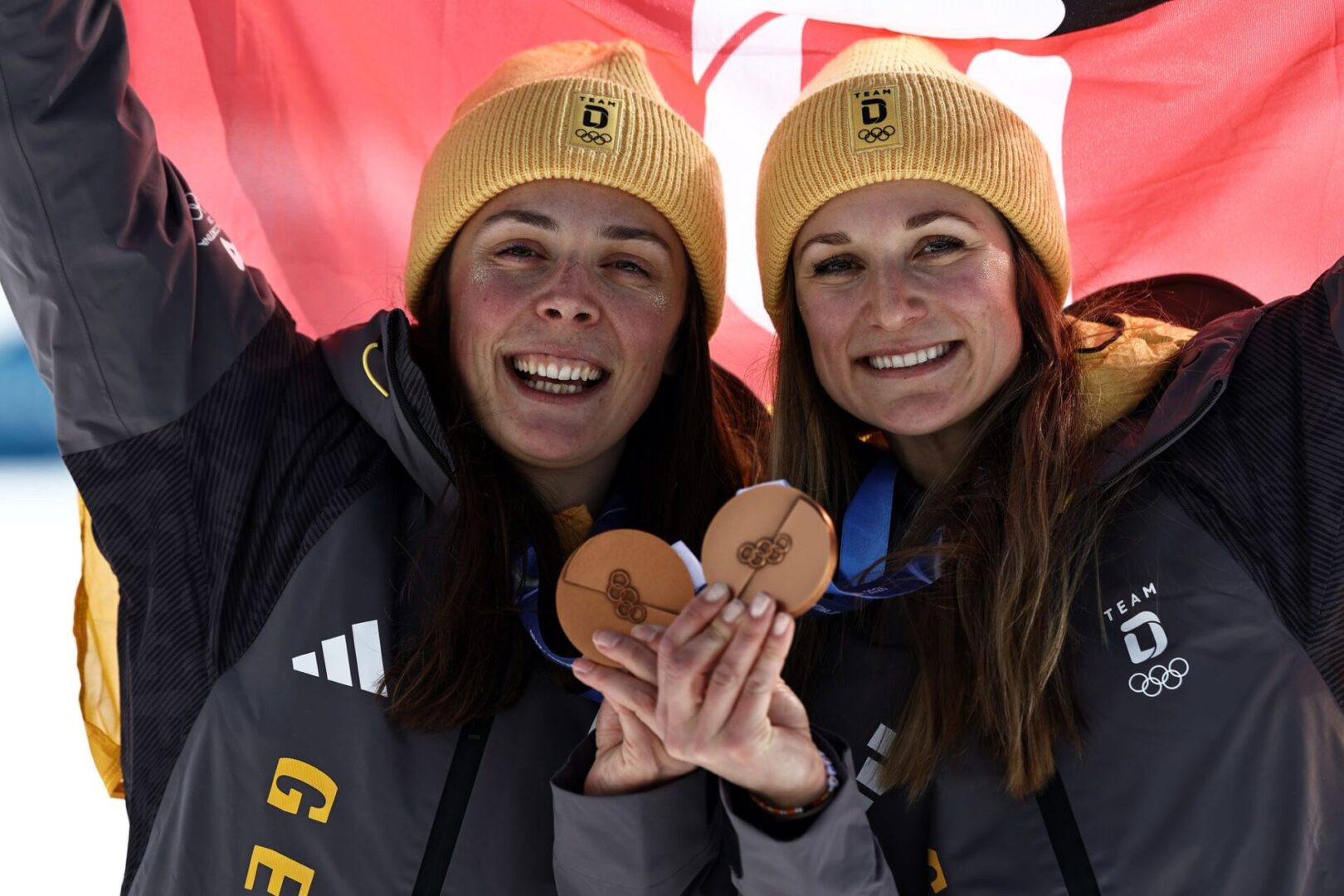 Laura Gimmler (r) gewann Olympia-Bronze im Teamsprint. (Archivbild)