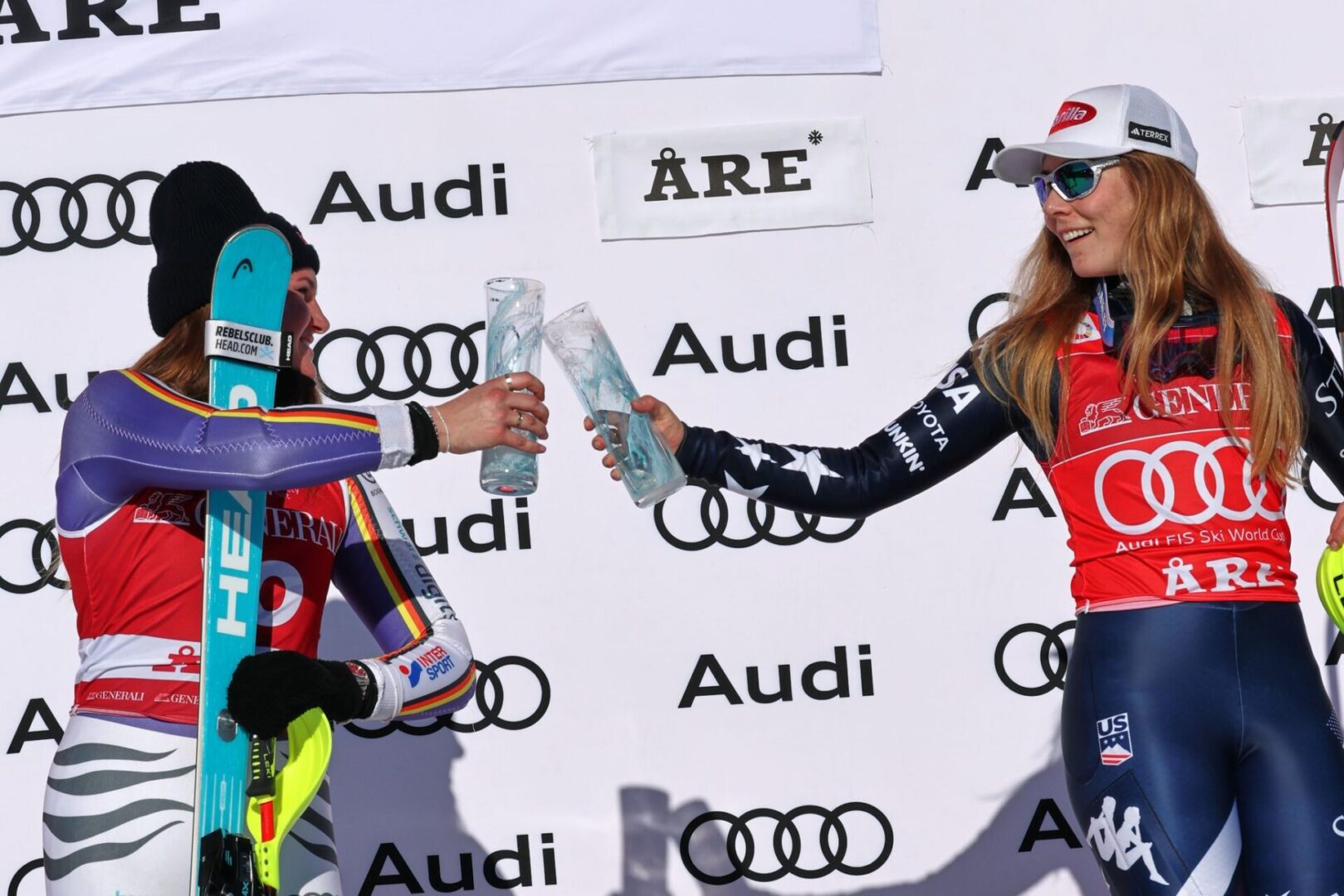 Wer gratuliert wem beim Weltcup-Finale? Emma Aicher (links) und Mikaela Shiffrin stehen vor einem großen Showdown. (Archivbild)